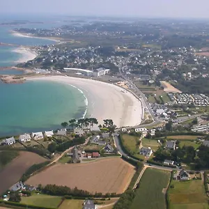 Les Trois Mats A Trestel, En Bord De Mer, Sur La Cote De Granit Rose Trévou-Tréguignec